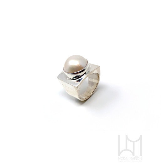 Contemporary White Mabe Pearl Ring