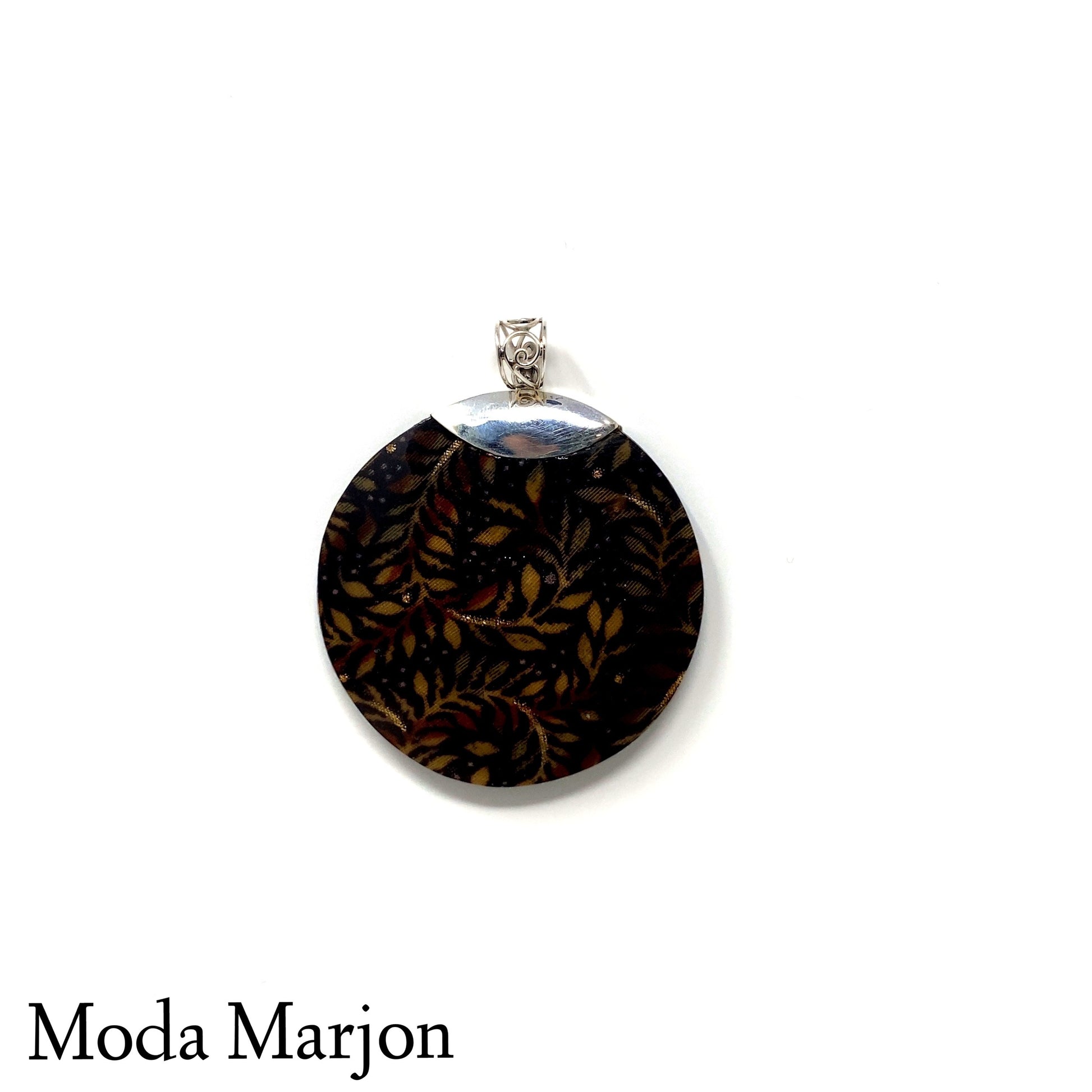 Black Shell Pendant - Moda Marjon 