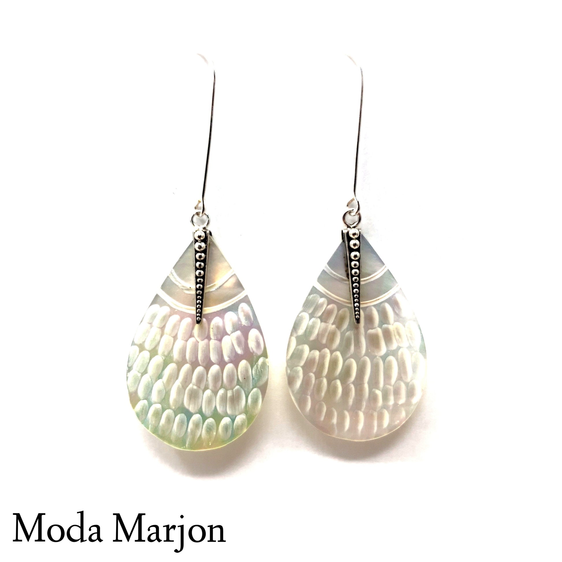 Carved Dot Mother Of Pearl Drop Earrings - Moda Marjon 