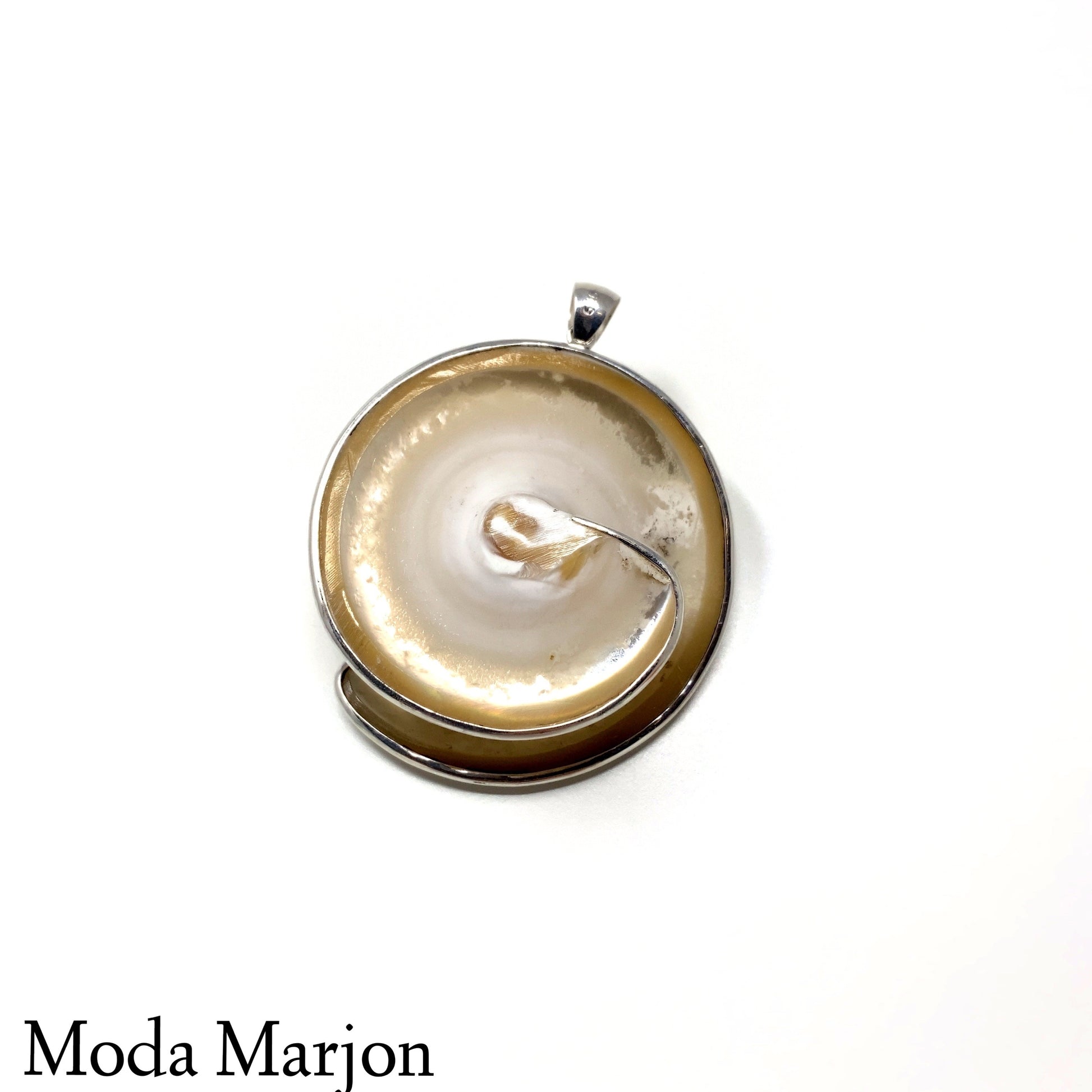 Mother-of-Pearl Carved Nautilus Pendant - Moda Marjon 